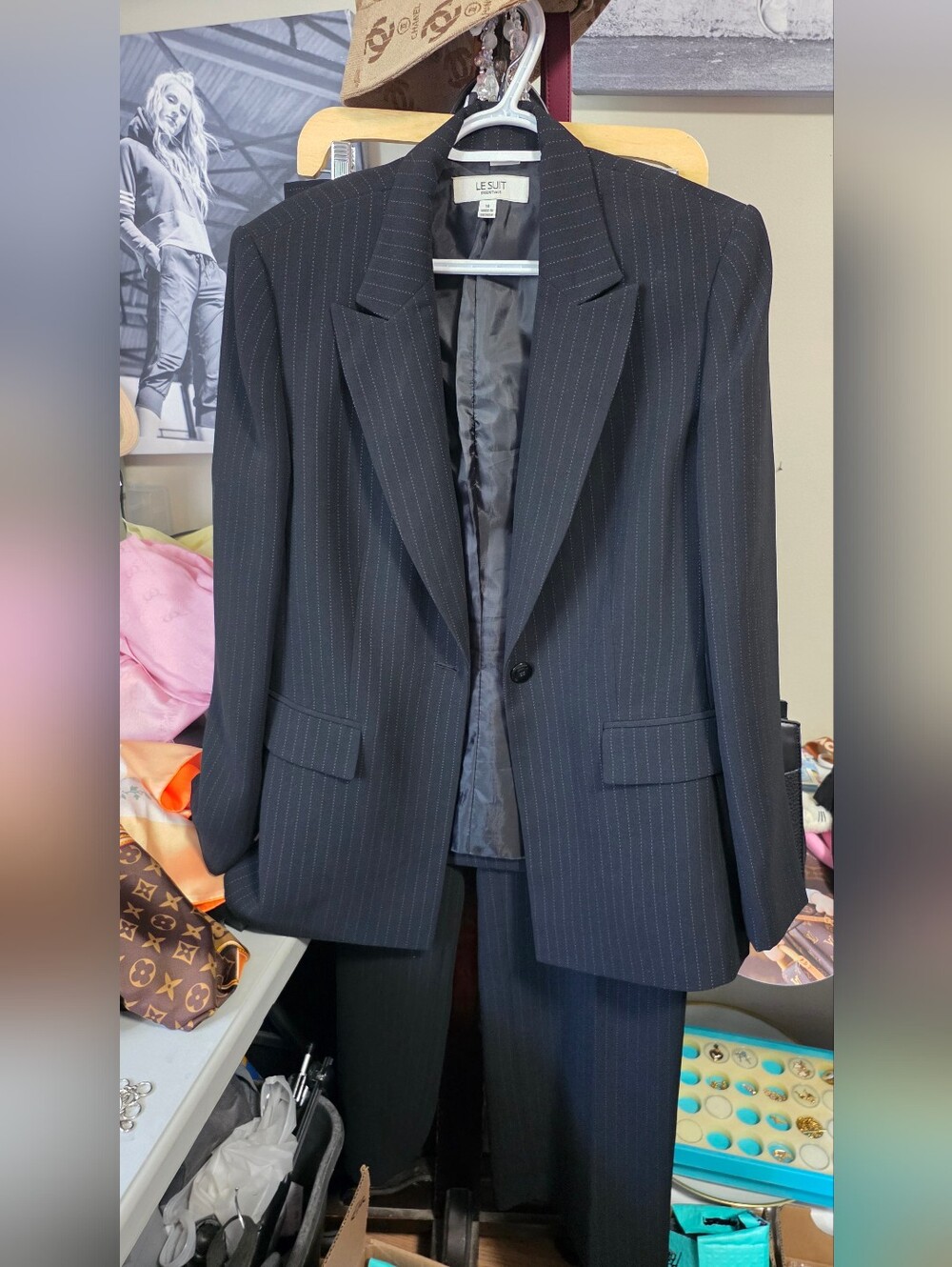 Le Suit Sz 14